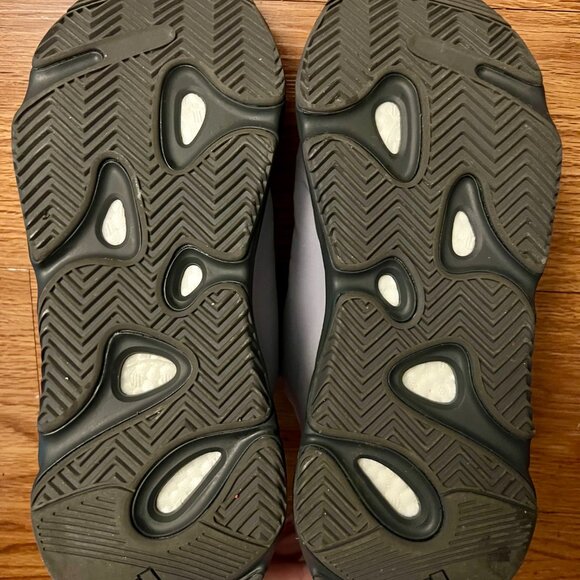 Yeezy Boost 700 MNVN “Geode” – Men’s Size 10 (US)  – Excellent Condition – Geode - Picture 6 of 9